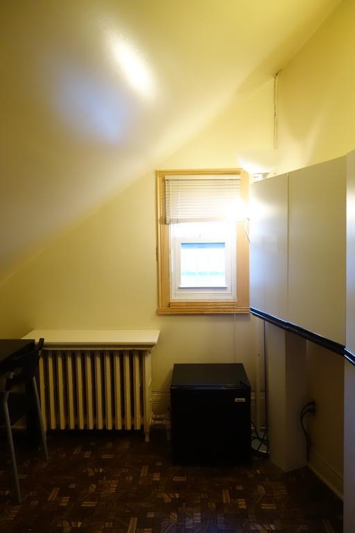 Spadina 11 Guesthouse Τορόντο Δωμάτιο φωτογραφία