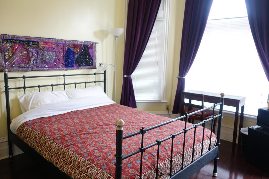 Spadina 11 Guesthouse Τορόντο Δωμάτιο φωτογραφία